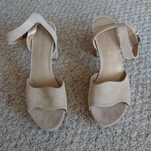 Stuart Weitzman Open Scalloped Taupe Sued Platform Sandal size 8.5M